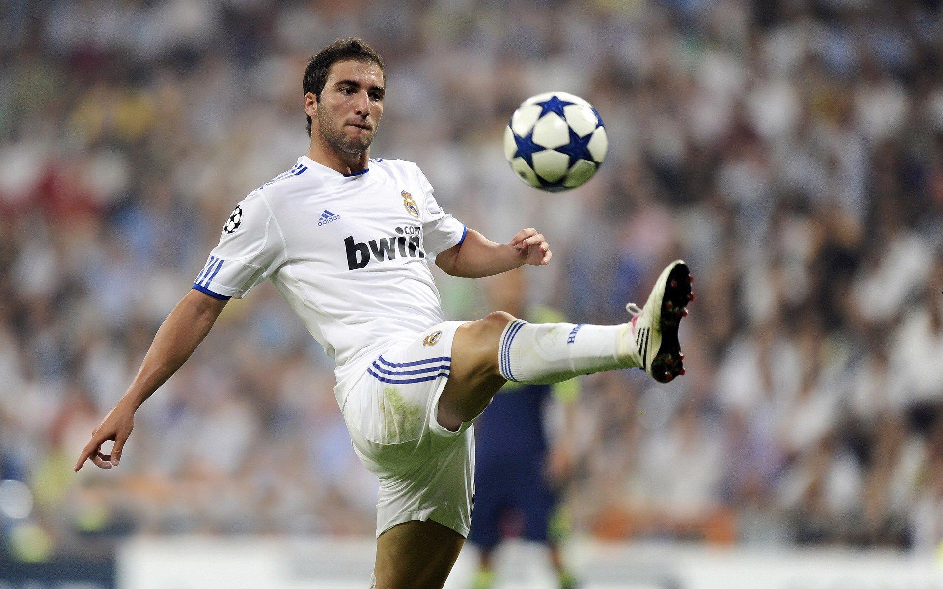 阿森纳社媒晒出马杜埃凯训练照,全神贯注,枪手新星展现职业态度