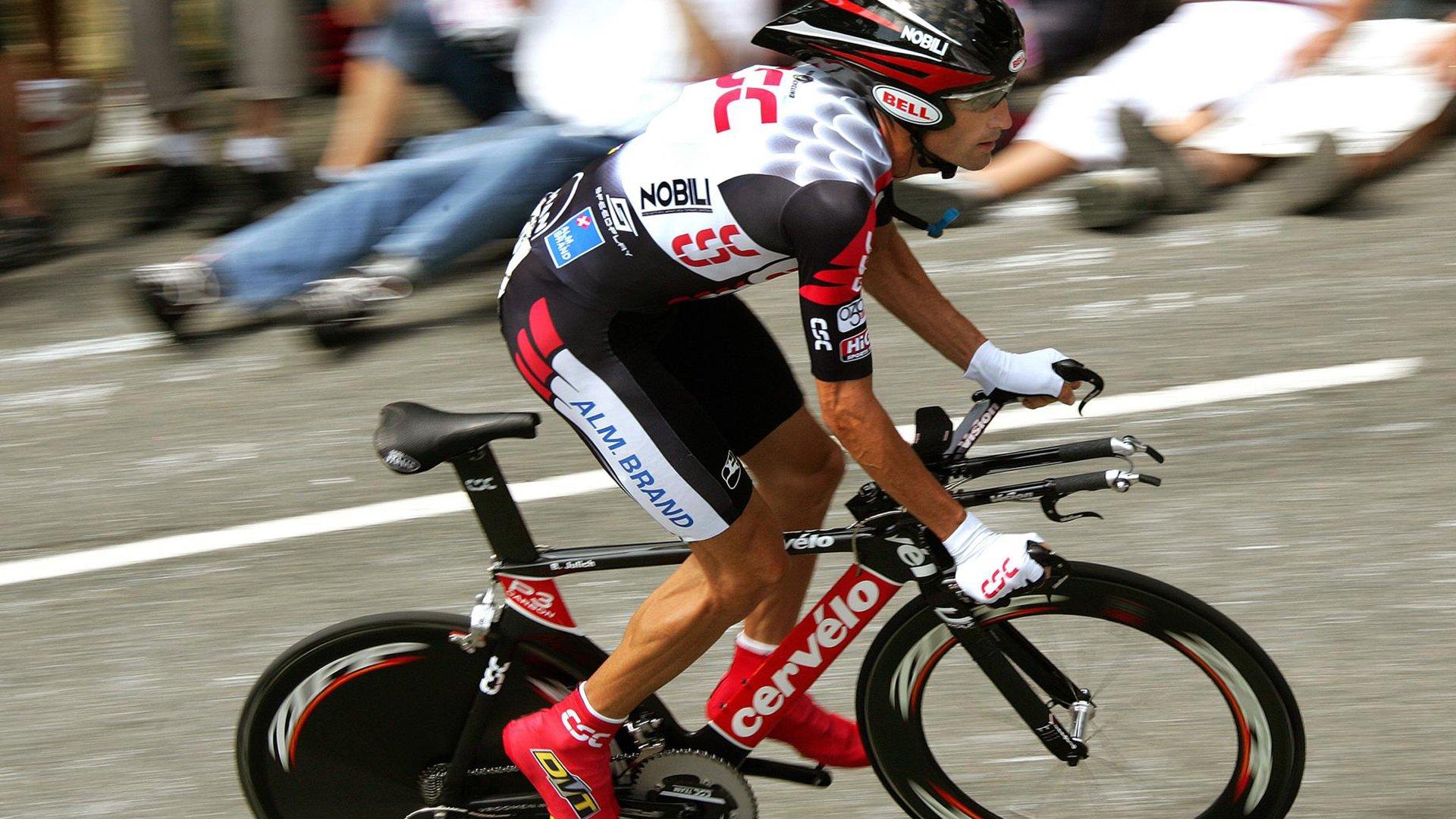 小库里绝命三分点燃反击号角，勇士加时逆转掘金捍卫主场